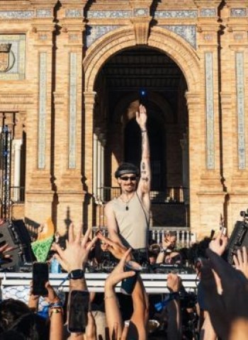 Mochakk at Plaza de España, in Sevilla, Spain for Cercle & Volcan X.A.