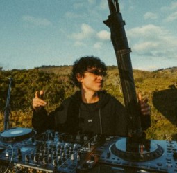 Good Times: A Fronteira Musical de Pedrinho no Projeto ILLUSIONIZE