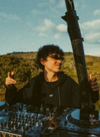 Good Times: A Fronteira Musical de Pedrinho no Projeto ILLUSIONIZE