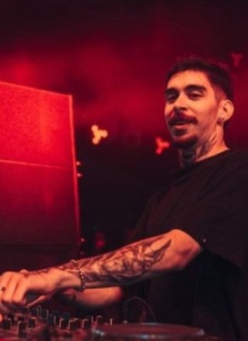 Mochakk Surpreende com Novo Lançamento: "Jealous"