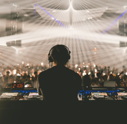 Em mini turnê pela Europa, Acid Asian se apresenta em 3 países