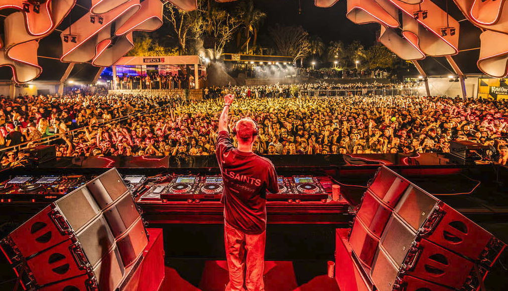 Grupo Laroc e Warner Music Group selam parceria