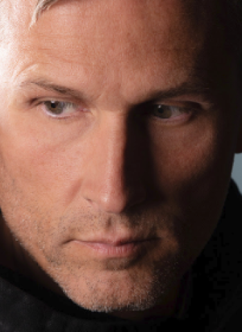 3 lados importantes da carreira de Kaskade, astro da reabertura da nova temporada do Laroc Guarujá